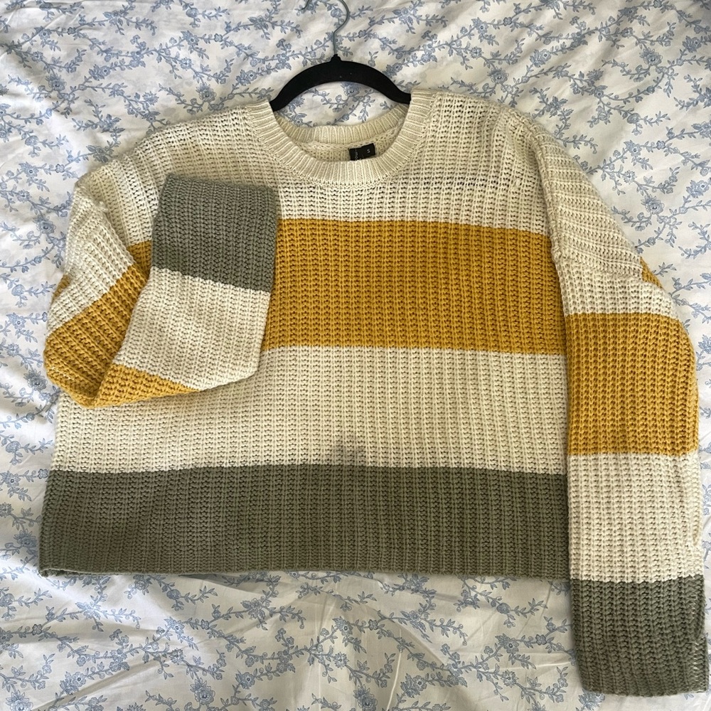 knit tricolored top